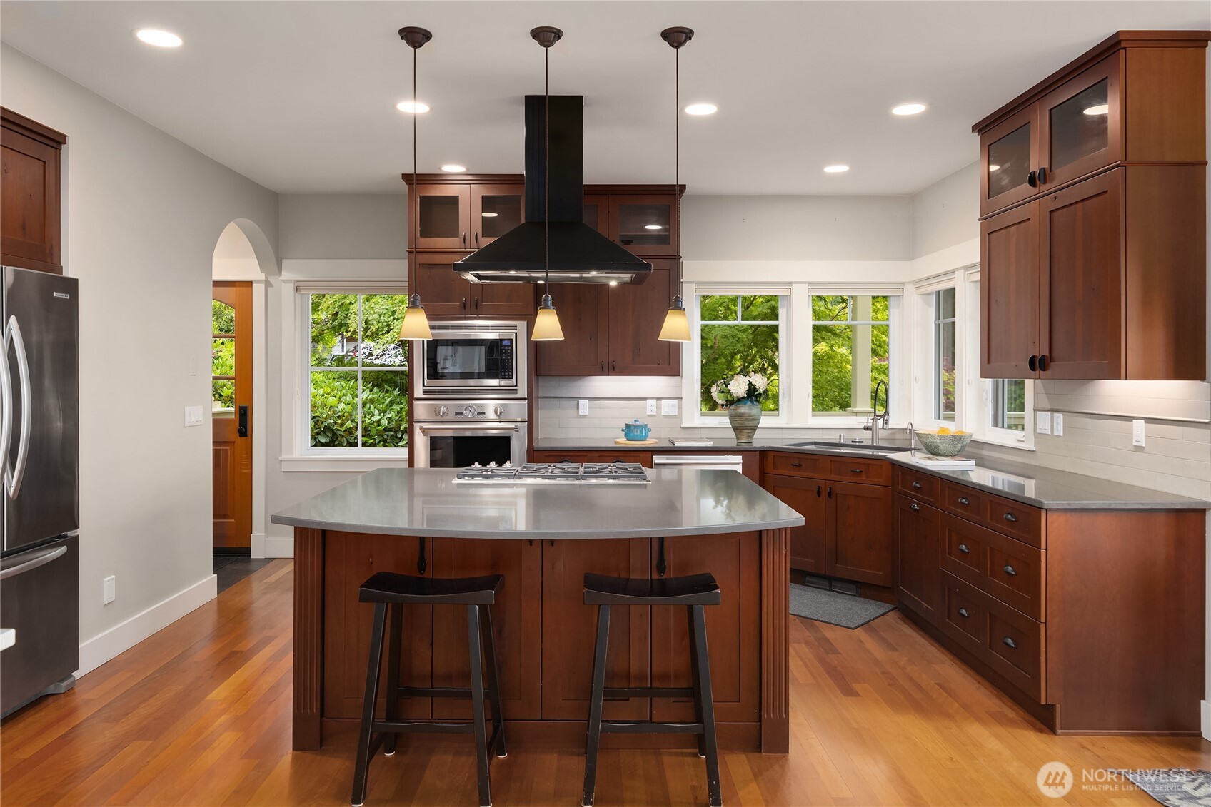 4548 Island Avenue NE, Bainbridge Island, WA 98110