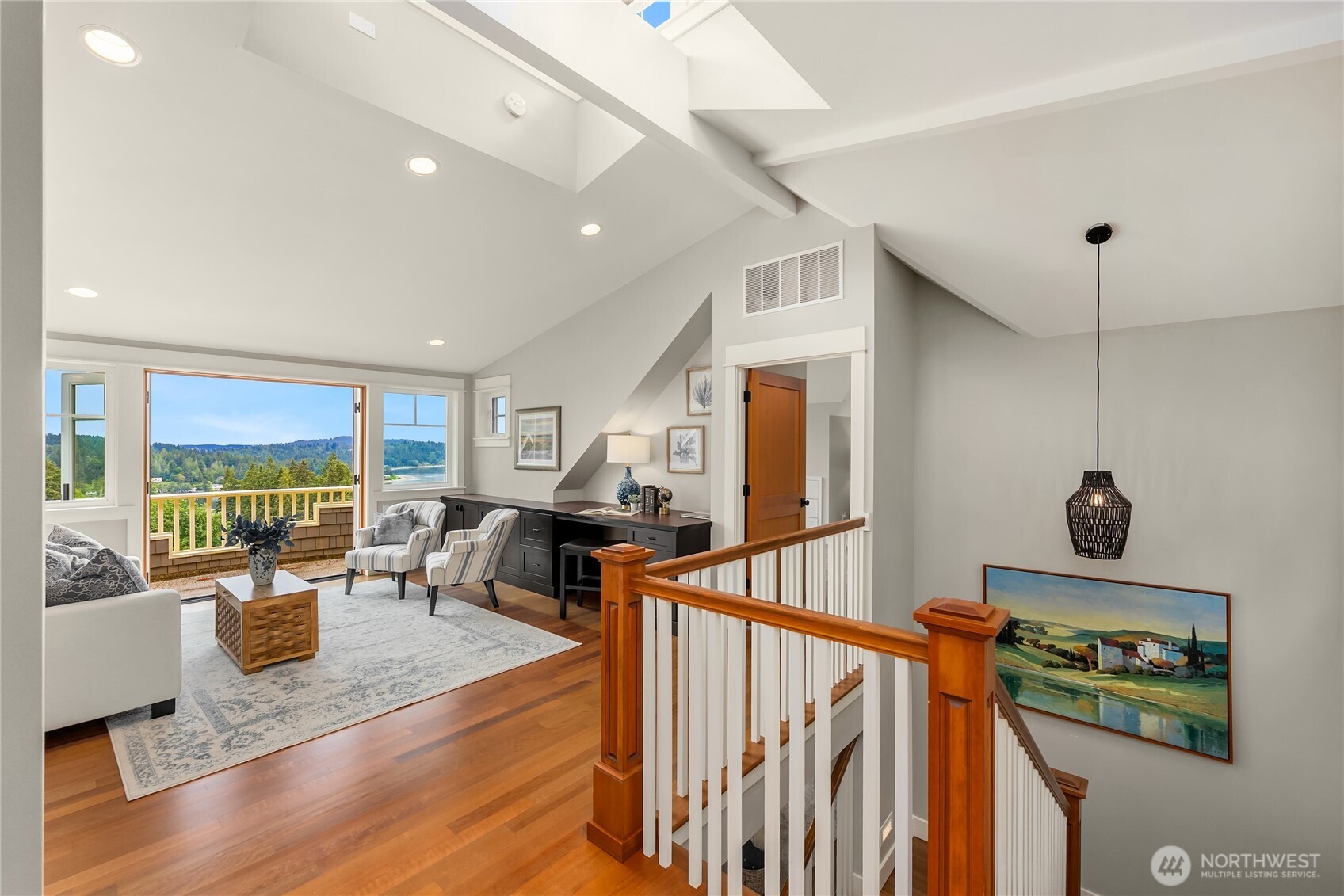 4548 Island Avenue NE, Bainbridge Island, WA 98110