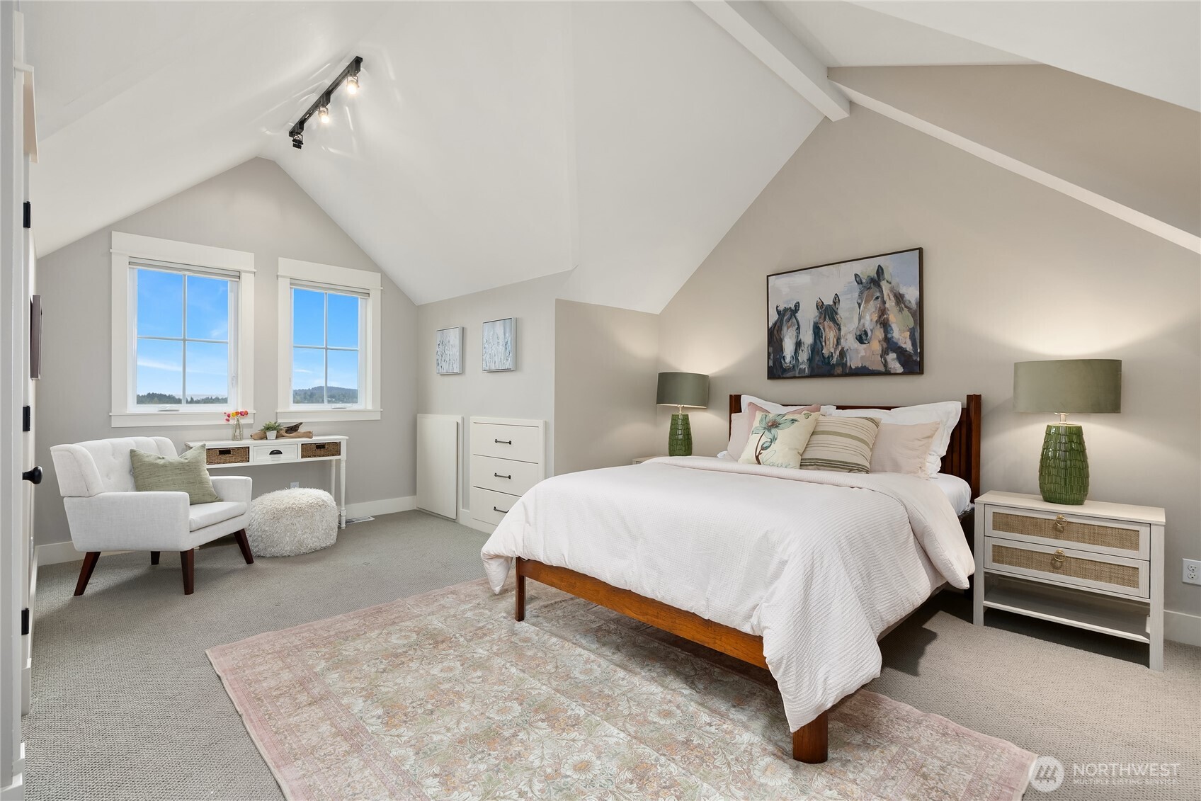 4548 Island Avenue NE, Bainbridge Island, WA 98110