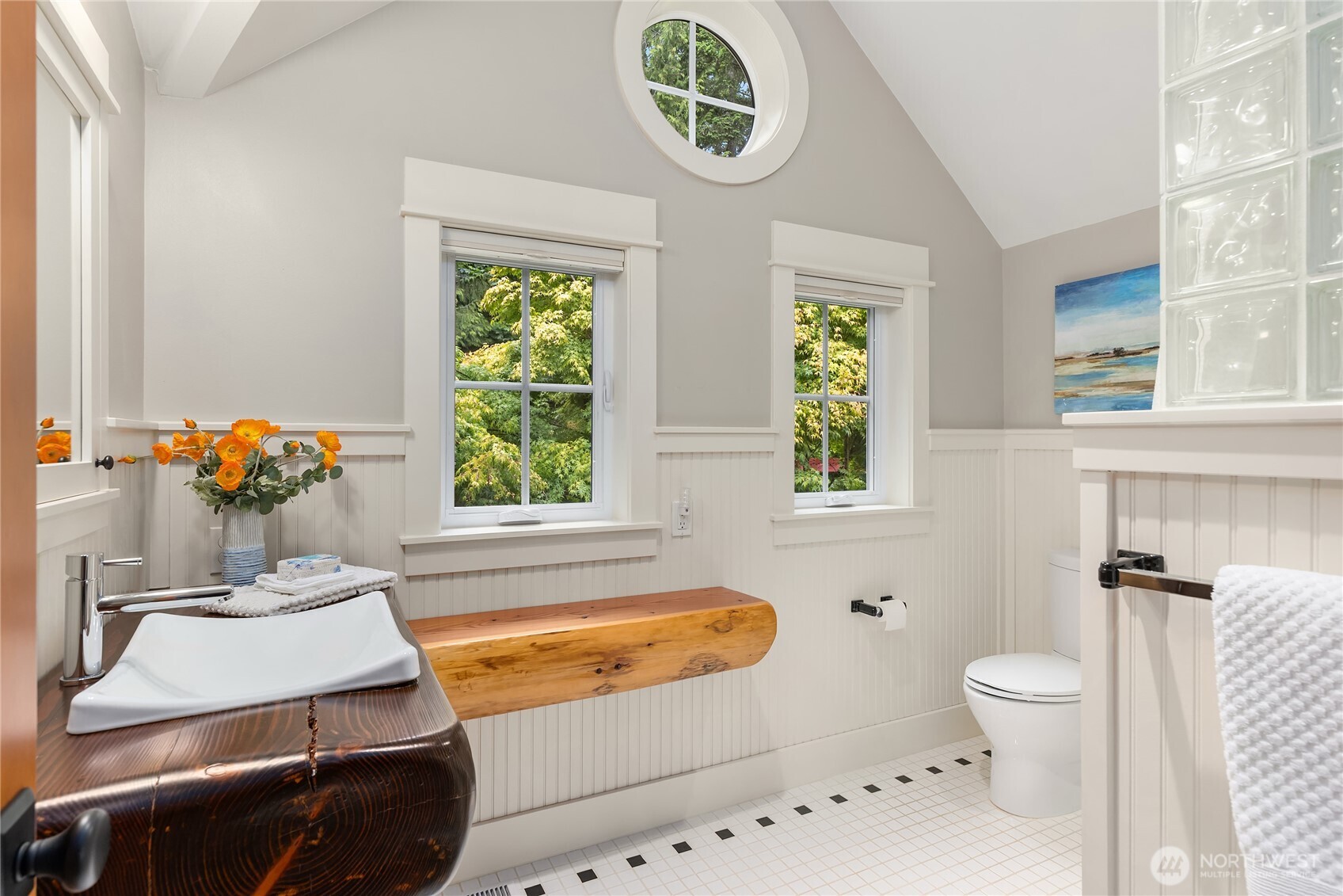 4548 Island Avenue NE, Bainbridge Island, WA 98110