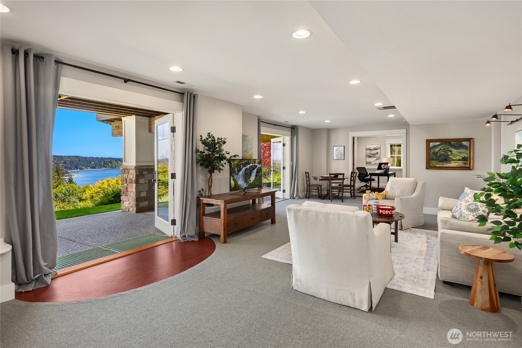 4548 Island Avenue NE, Bainbridge Island, WA 98110