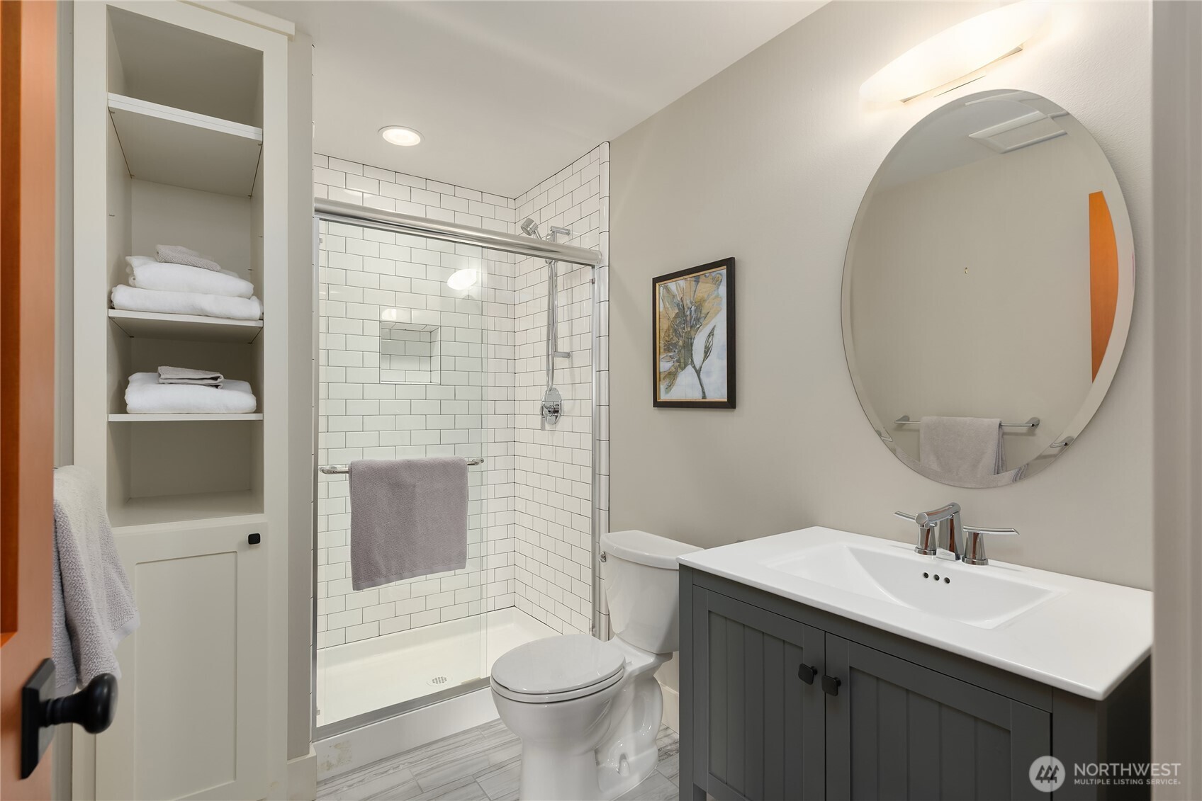 4548 Island Avenue NE, Bainbridge Island, WA 98110