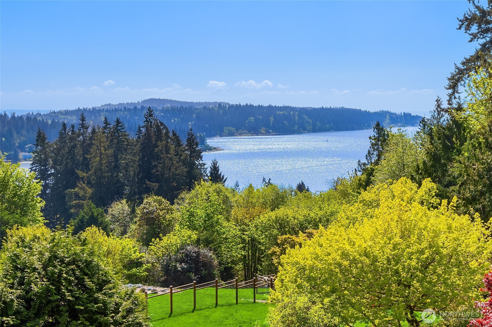 4548 Island Avenue NE, Bainbridge Island, WA 98110