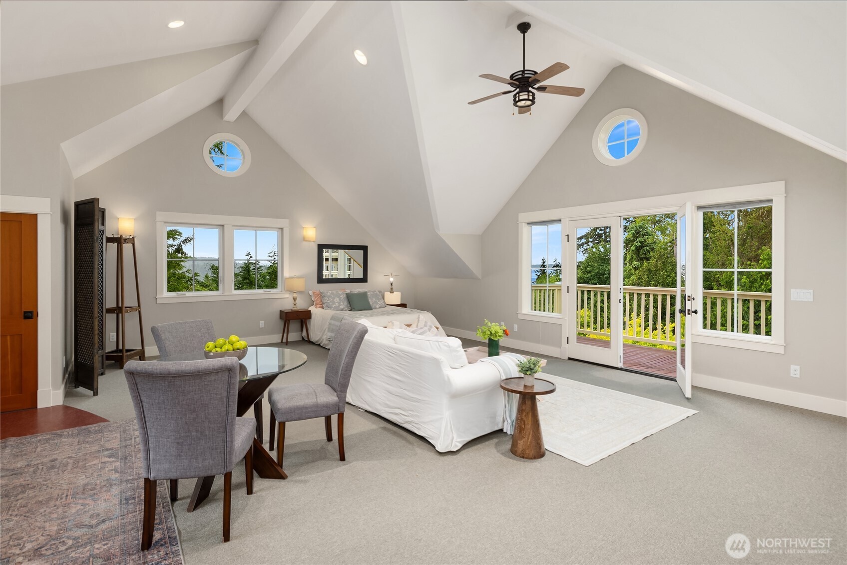 4548 Island Avenue NE, Bainbridge Island, WA 98110