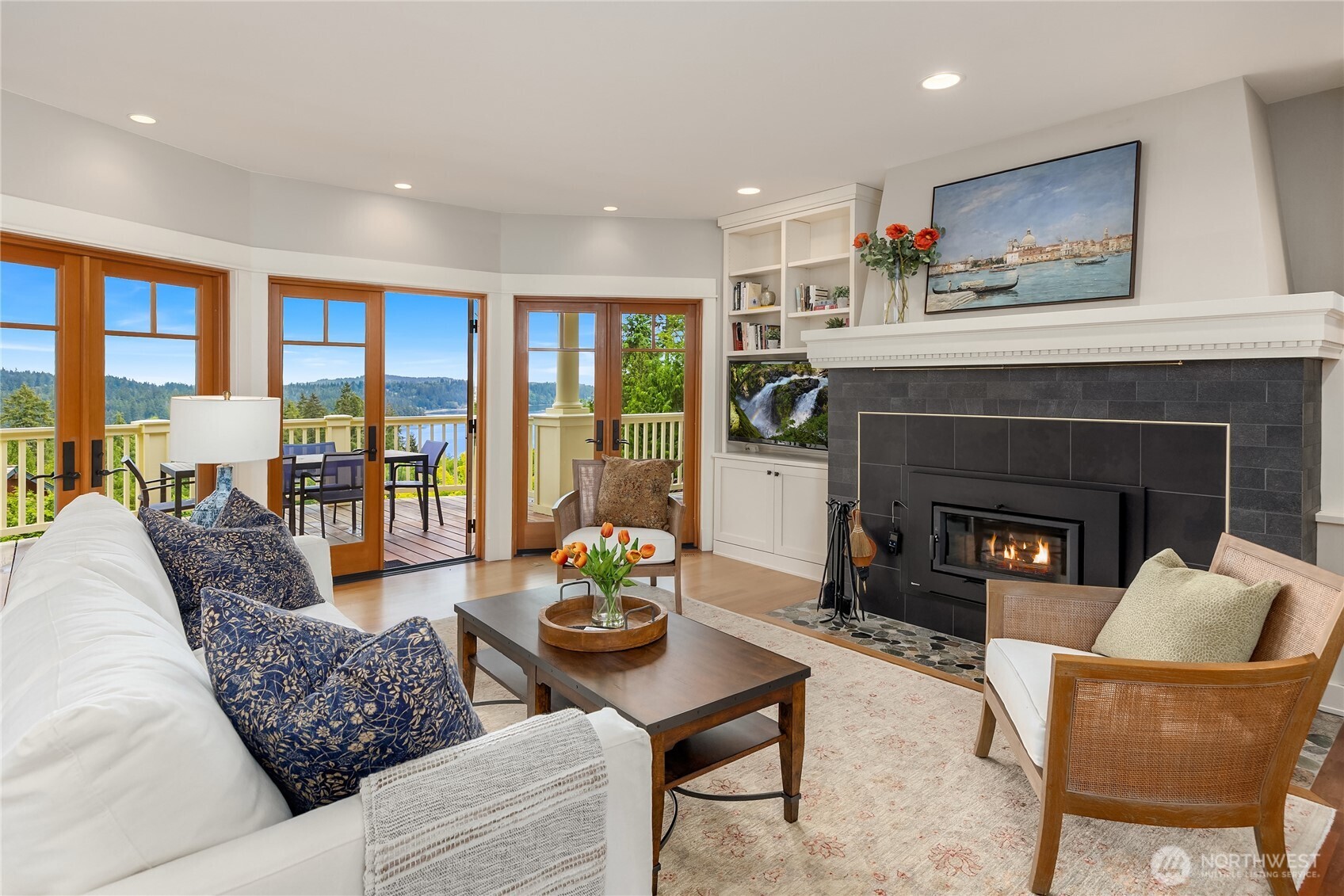 4548 Island Avenue NE, Bainbridge Island, WA 98110