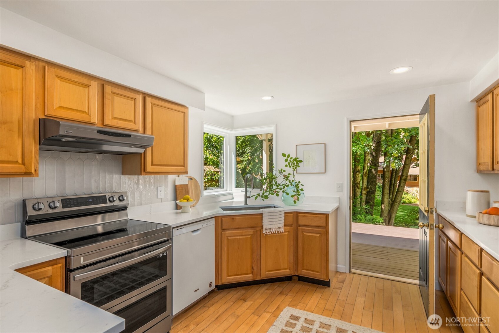 8980 Bay Street NE, Bainbridge Island, WA 98110