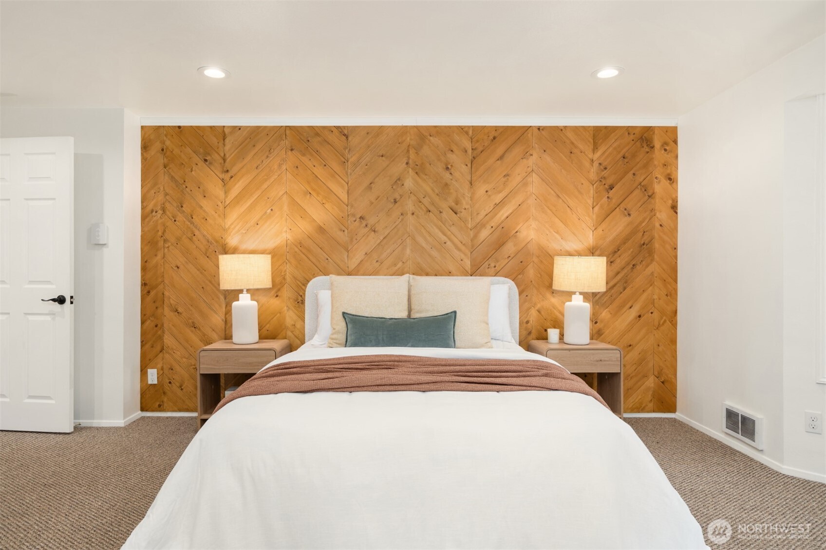 8980 Bay Street NE, Bainbridge Island, WA 98110