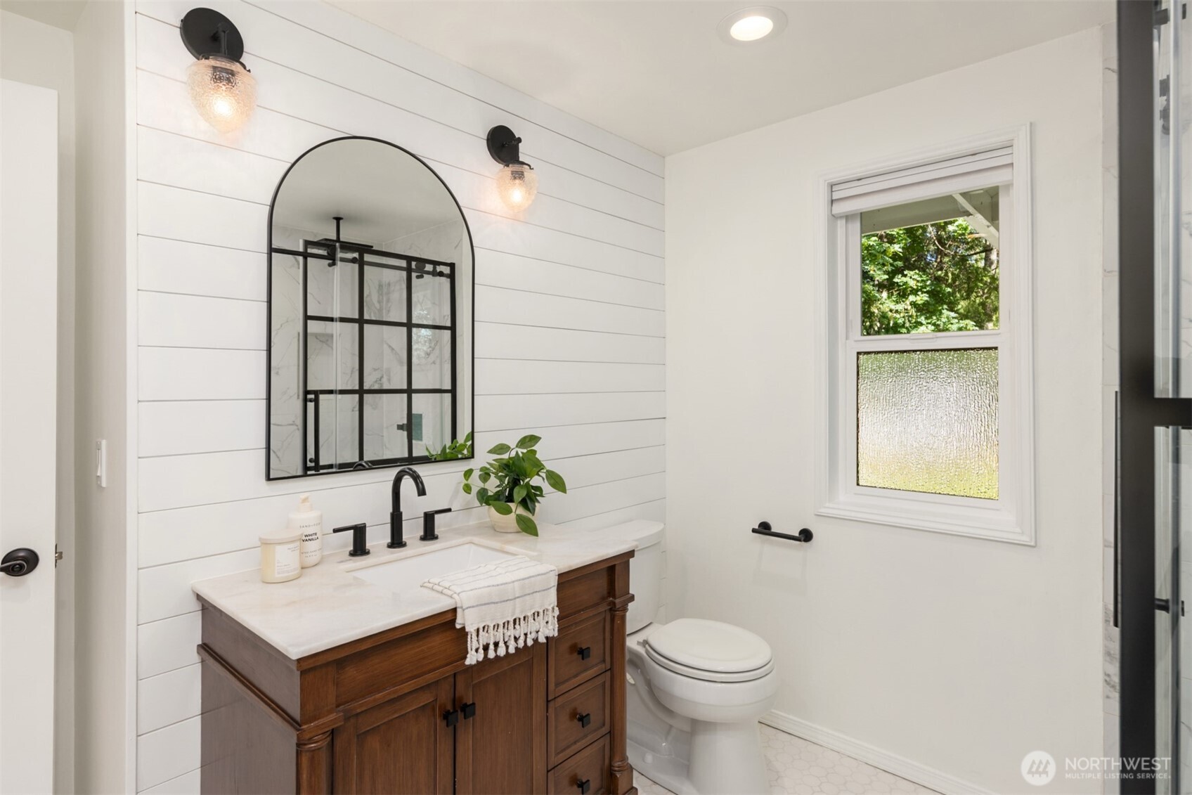 8980 Bay Street NE, Bainbridge Island, WA 98110