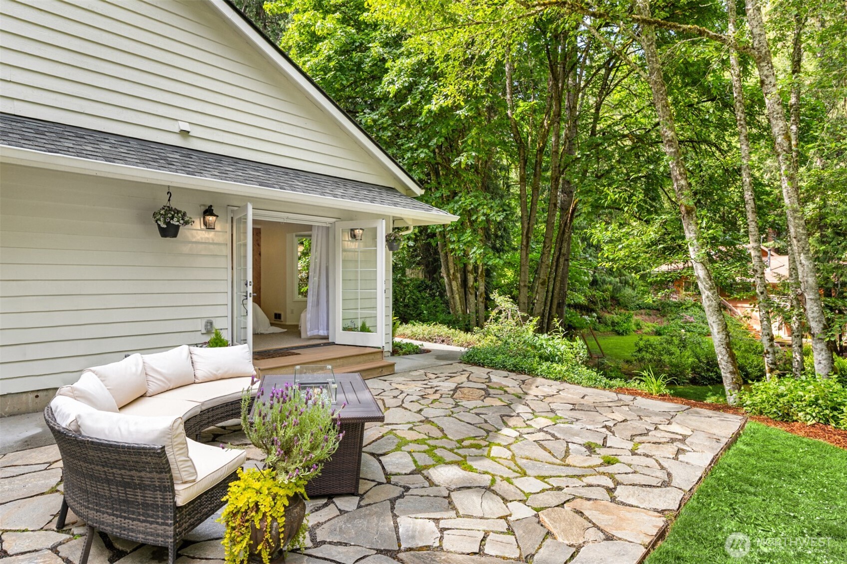 8980 Bay Street NE, Bainbridge Island, WA 98110