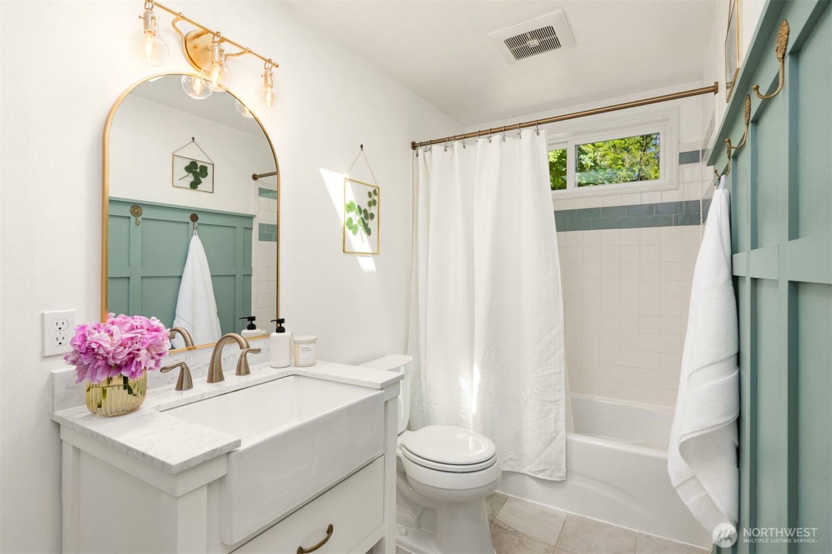 8980 Bay Street NE, Bainbridge Island, WA 98110