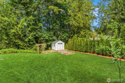 8980 Bay Street NE, Bainbridge Island, WA 98110 - Photo 32