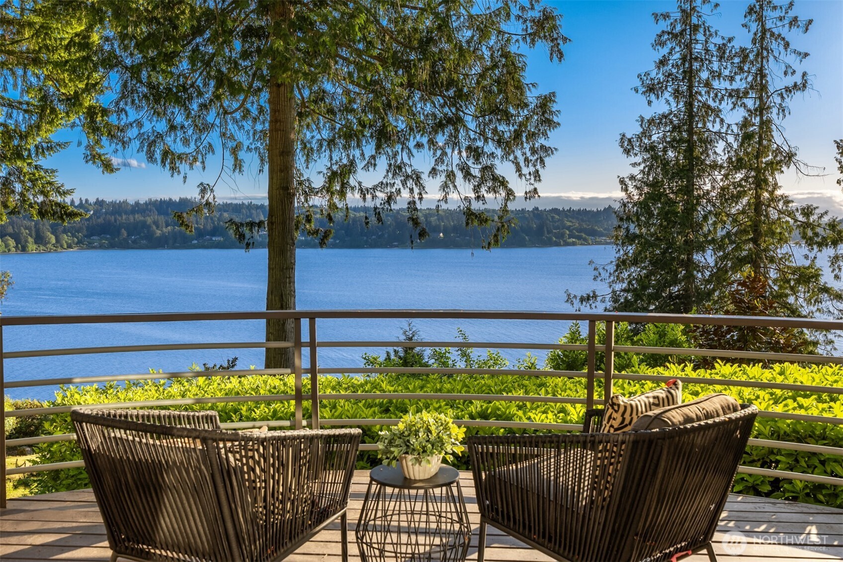 9453 Olympus Beach Road NE, Bainbridge Island, WA 98110