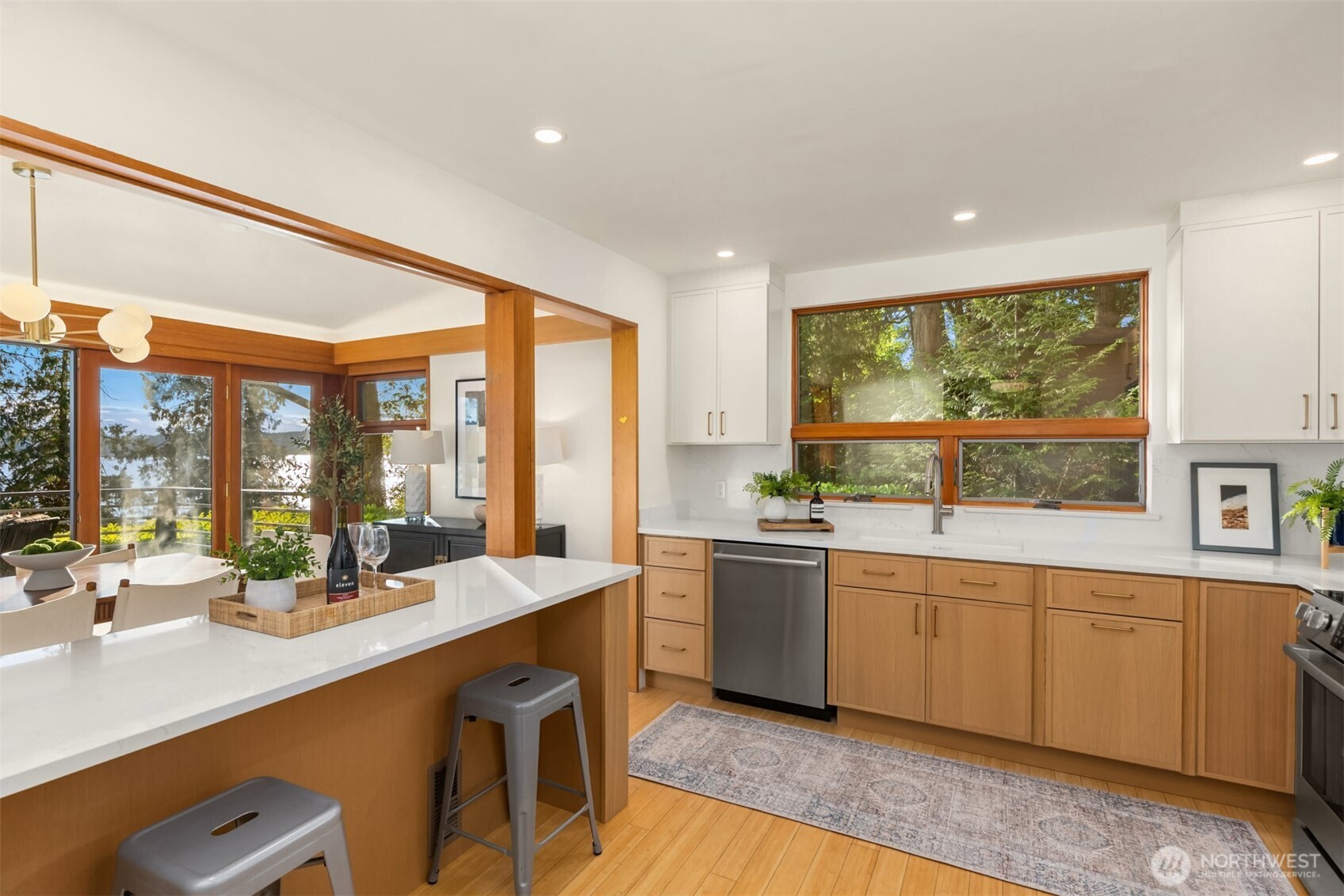 9453 Olympus Beach Road NE, Bainbridge Island, WA 98110