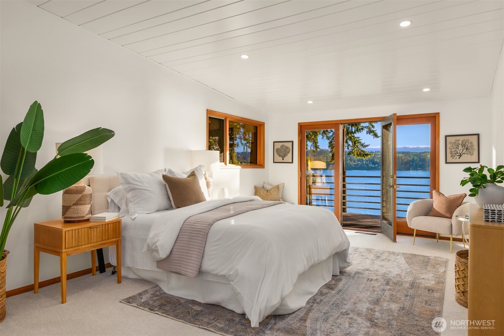 9453 Olympus Beach Road NE, Bainbridge Island, WA 98110