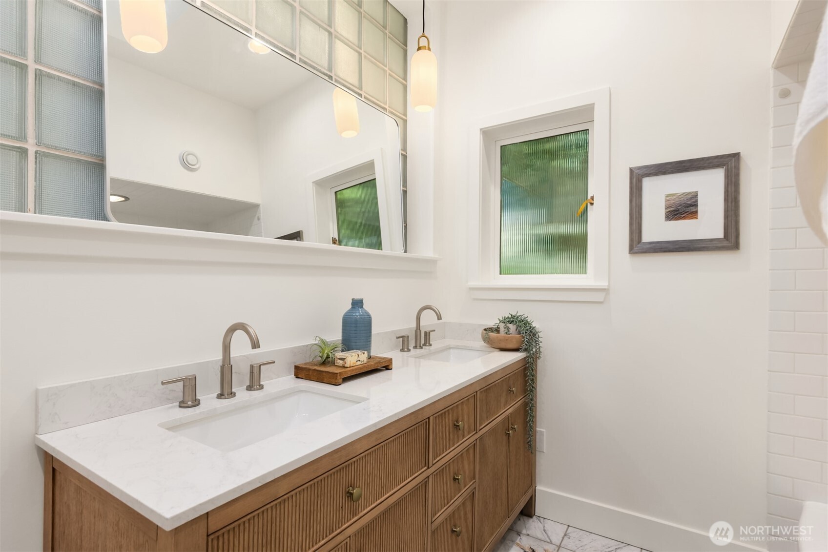 9453 Olympus Beach Road NE, Bainbridge Island, WA 98110