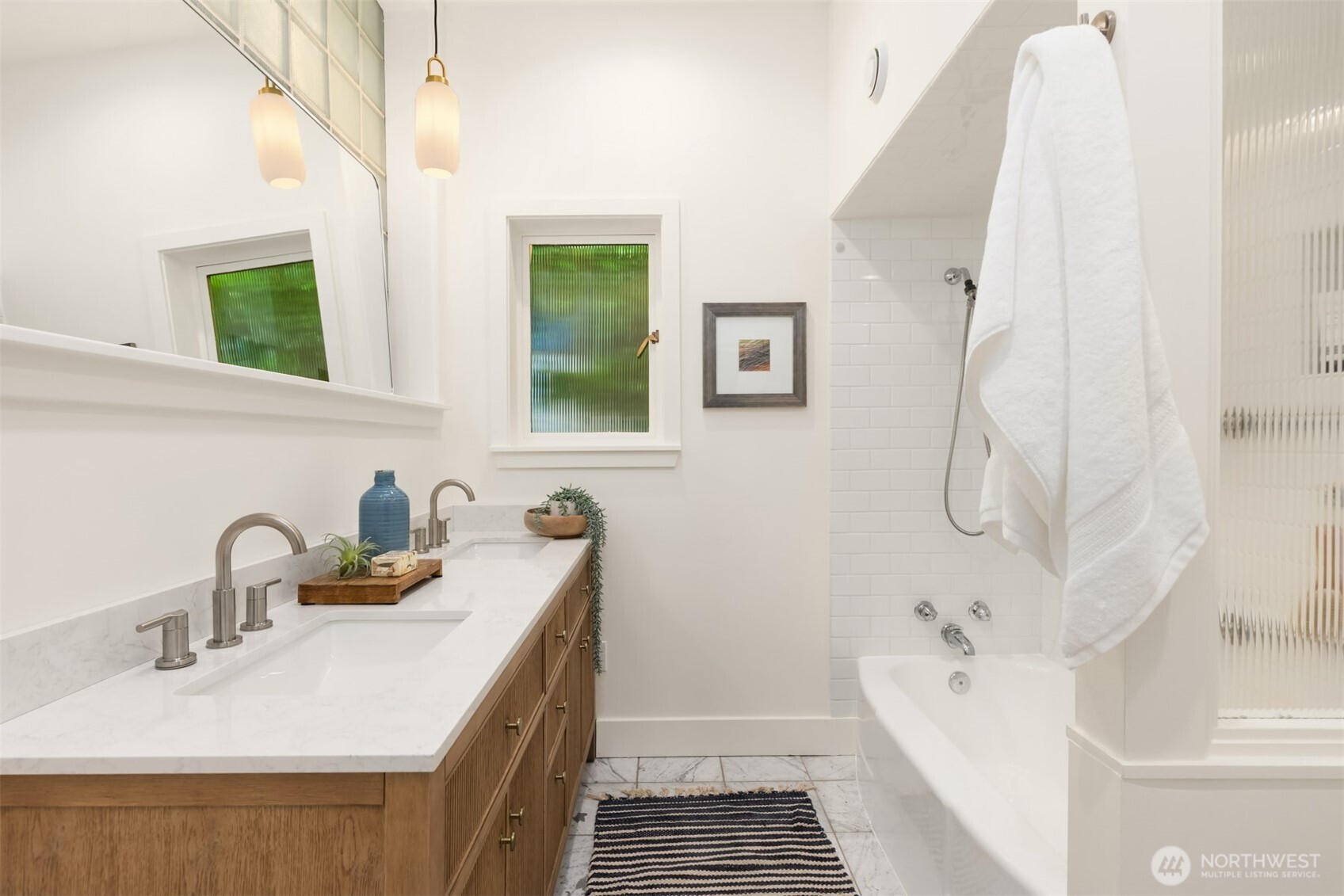 9453 Olympus Beach Road NE, Bainbridge Island, WA 98110