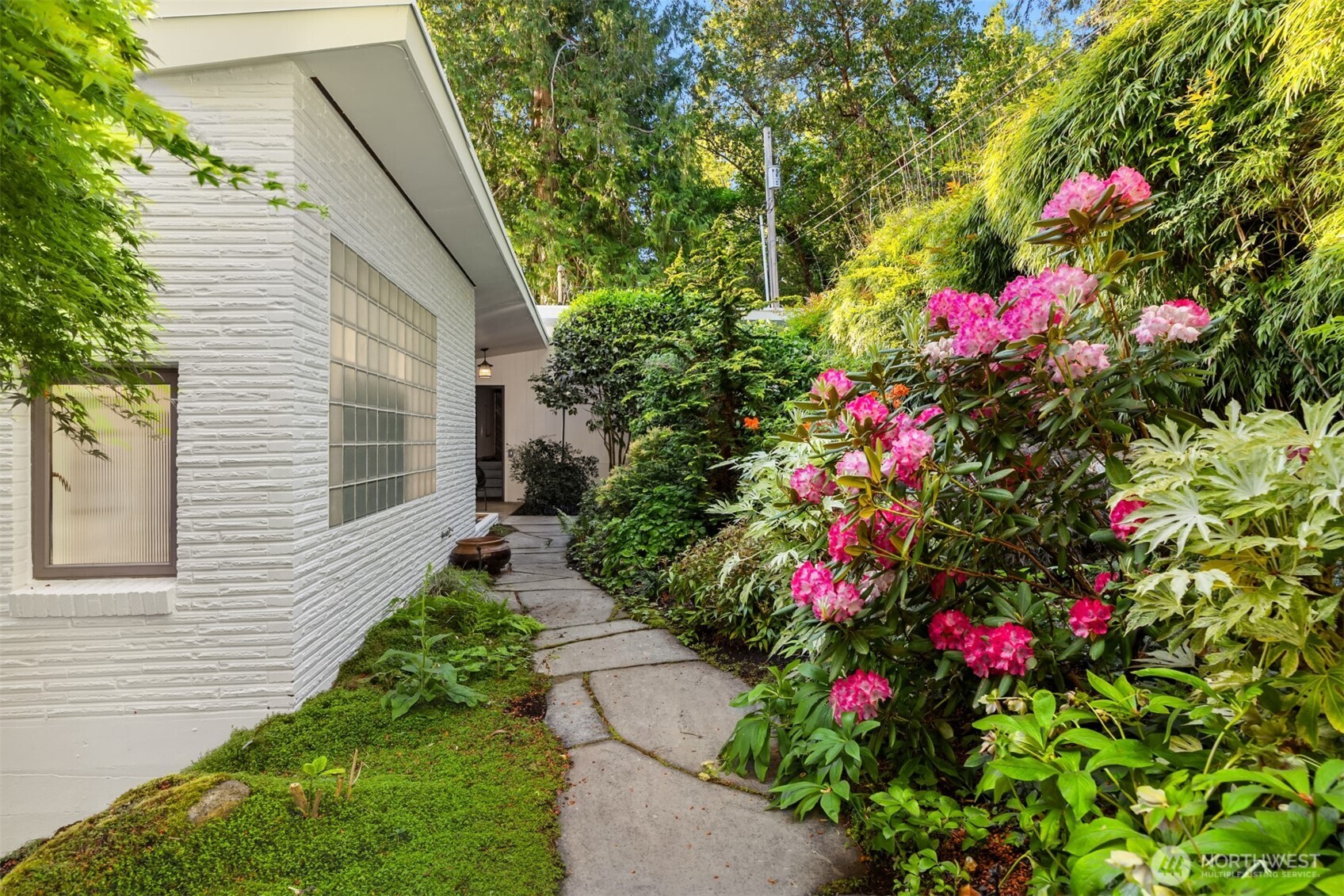 9453 Olympus Beach Road NE, Bainbridge Island, WA 98110