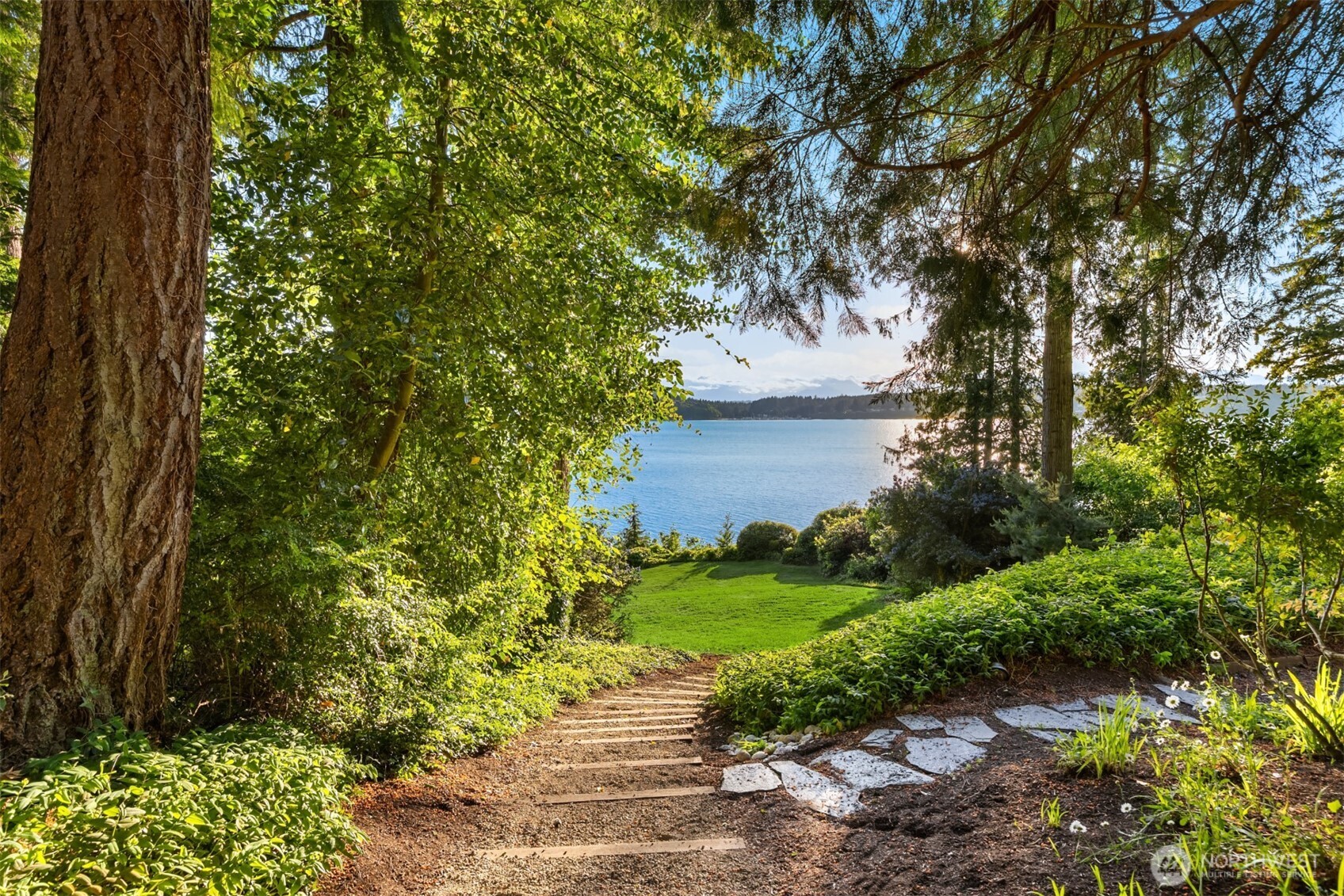 9453 Olympus Beach Road NE, Bainbridge Island, WA 98110