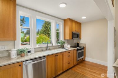 565 Ericksen Avenue NE, Bainbridge Island, WA 98110 - Photo 9