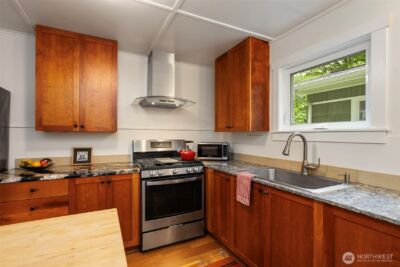 10218 NE Pine Way , Bainbridge Island, WA 98110 - Photo 11