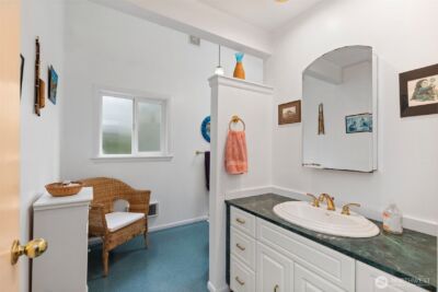10218 NE Pine Way , Bainbridge Island, WA 98110 - Photo 23
