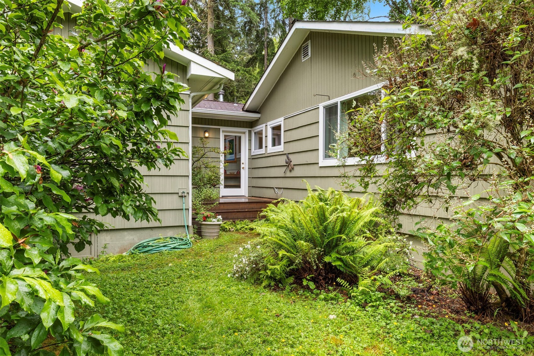 10218 NE Pine Way , Bainbridge Island, WA 98110