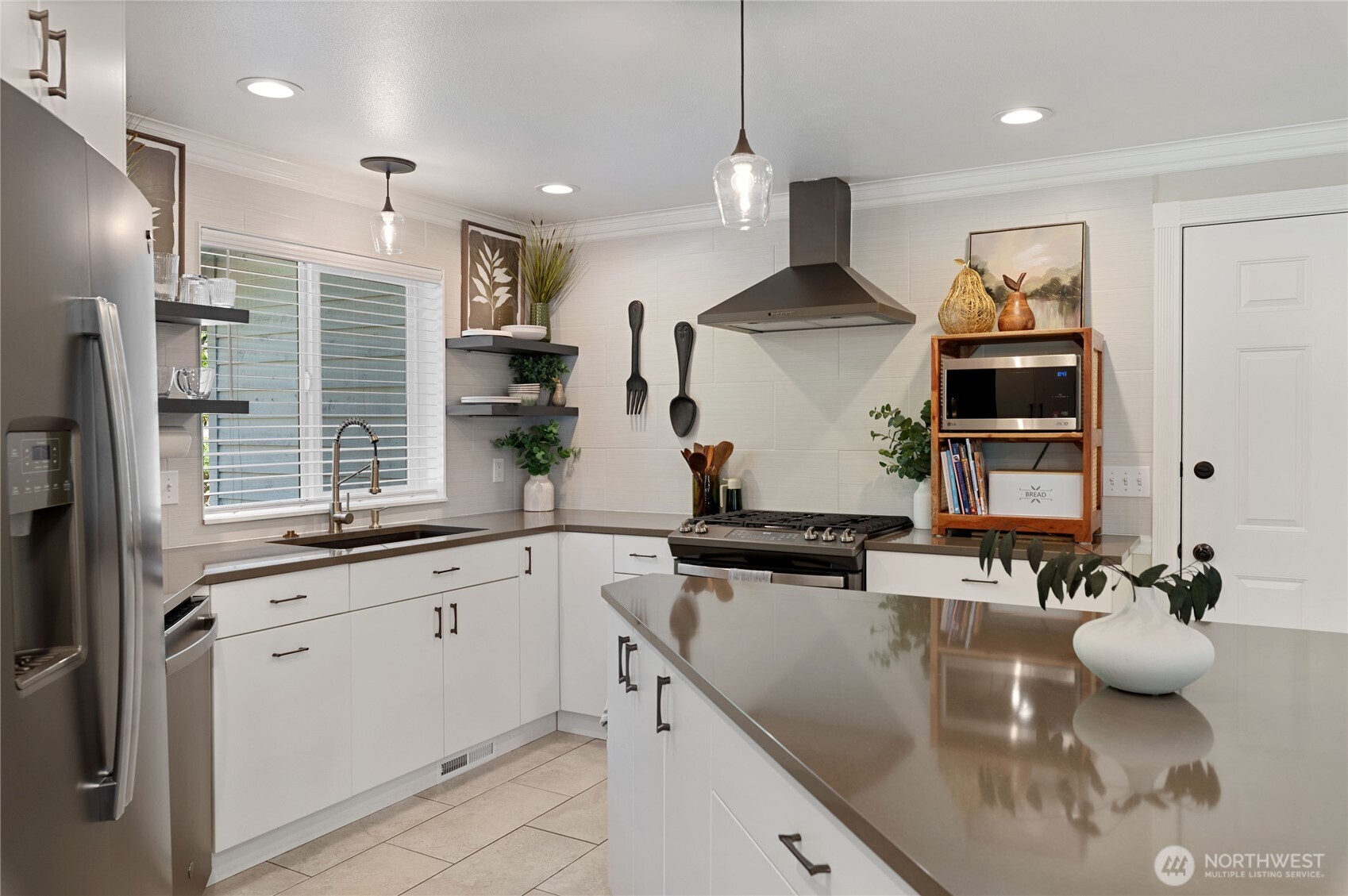 6300 SW Caboose Court , Port Orchard, WA 98367