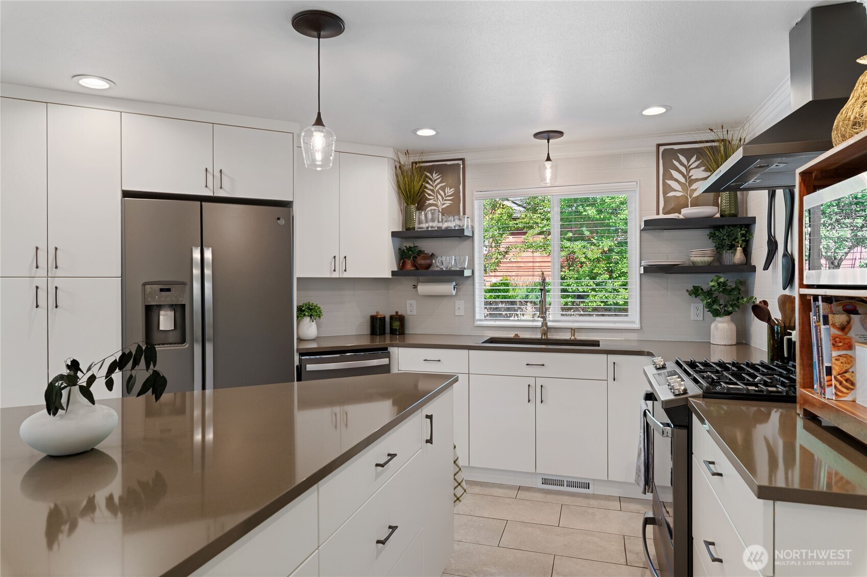 6300 SW Caboose Court , Port Orchard, WA 98367