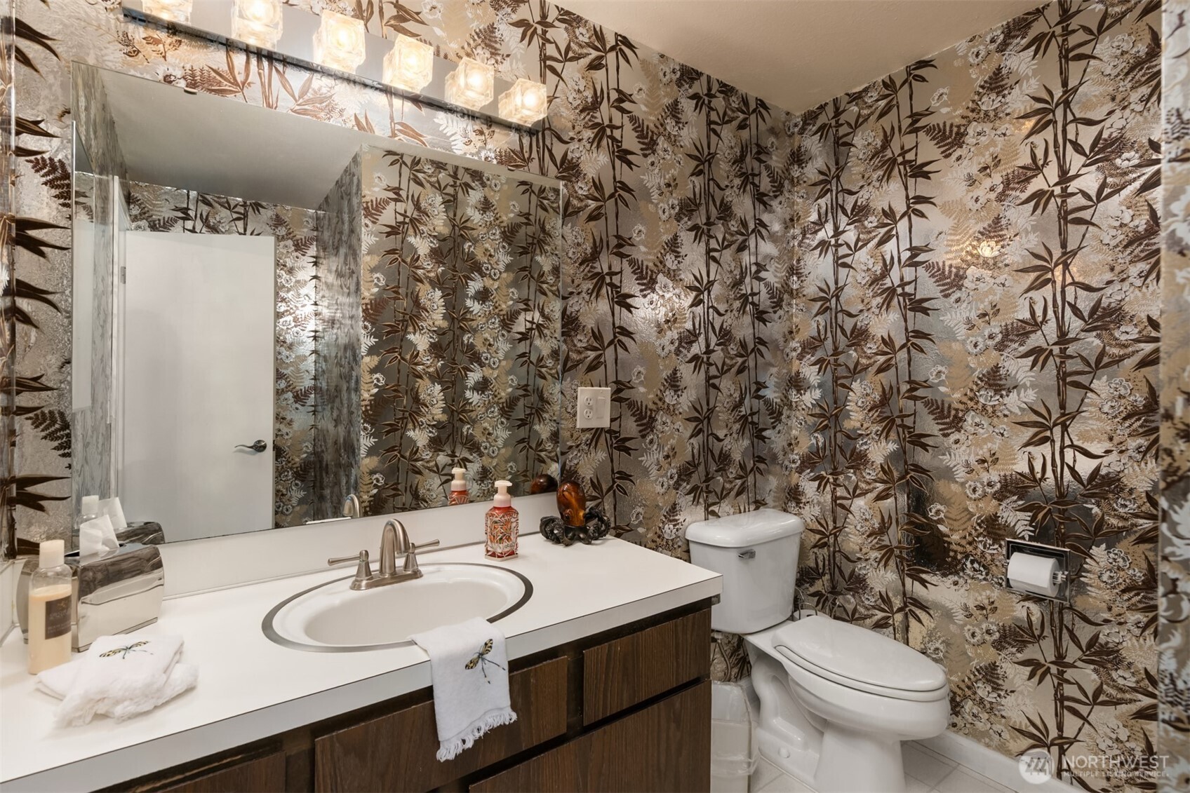 11186 Blue Pond Place NE, Bainbridge Island, WA 98110