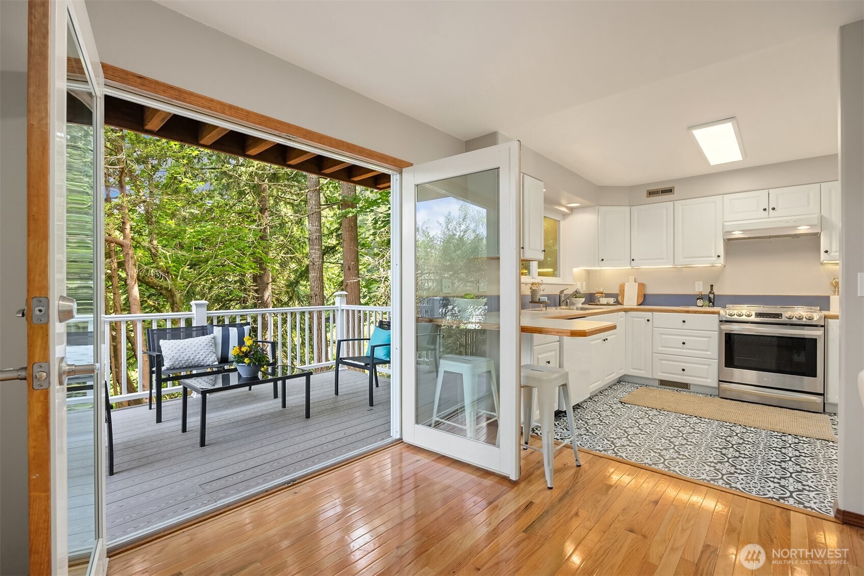 24390 Mount Washington View Lane NW, Poulsbo, WA 98370-8057