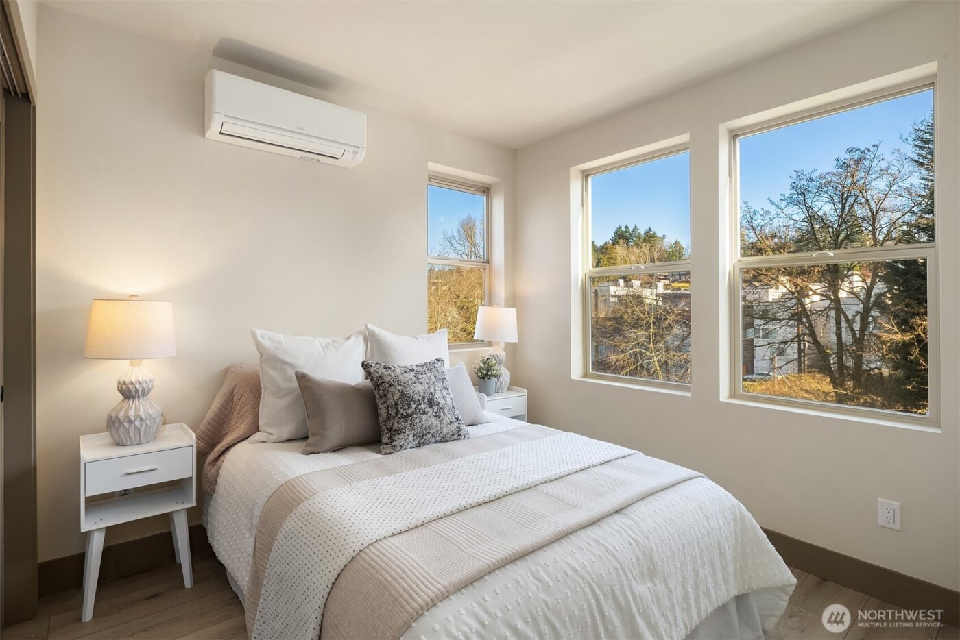 5037 25th Avenue SW, Seattle, WA 98106