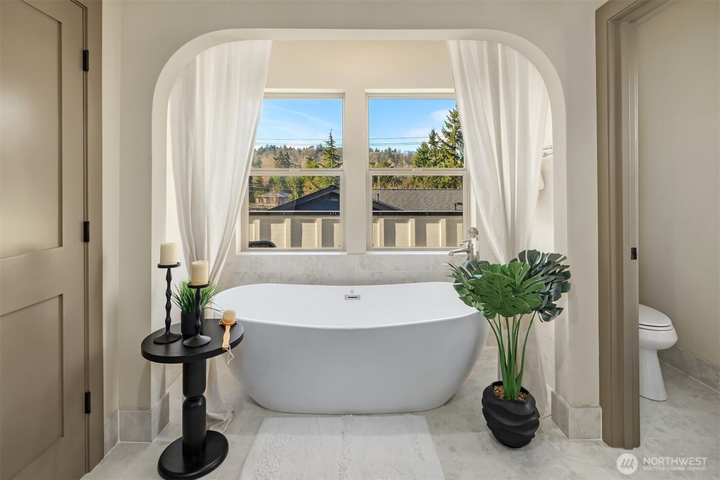 5037 25th Avenue SW, Seattle, WA 98106