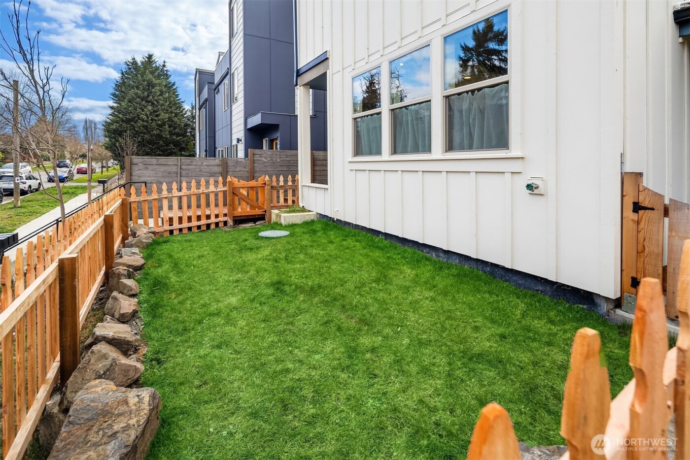 5037 25th Avenue SW, Seattle, WA 98106