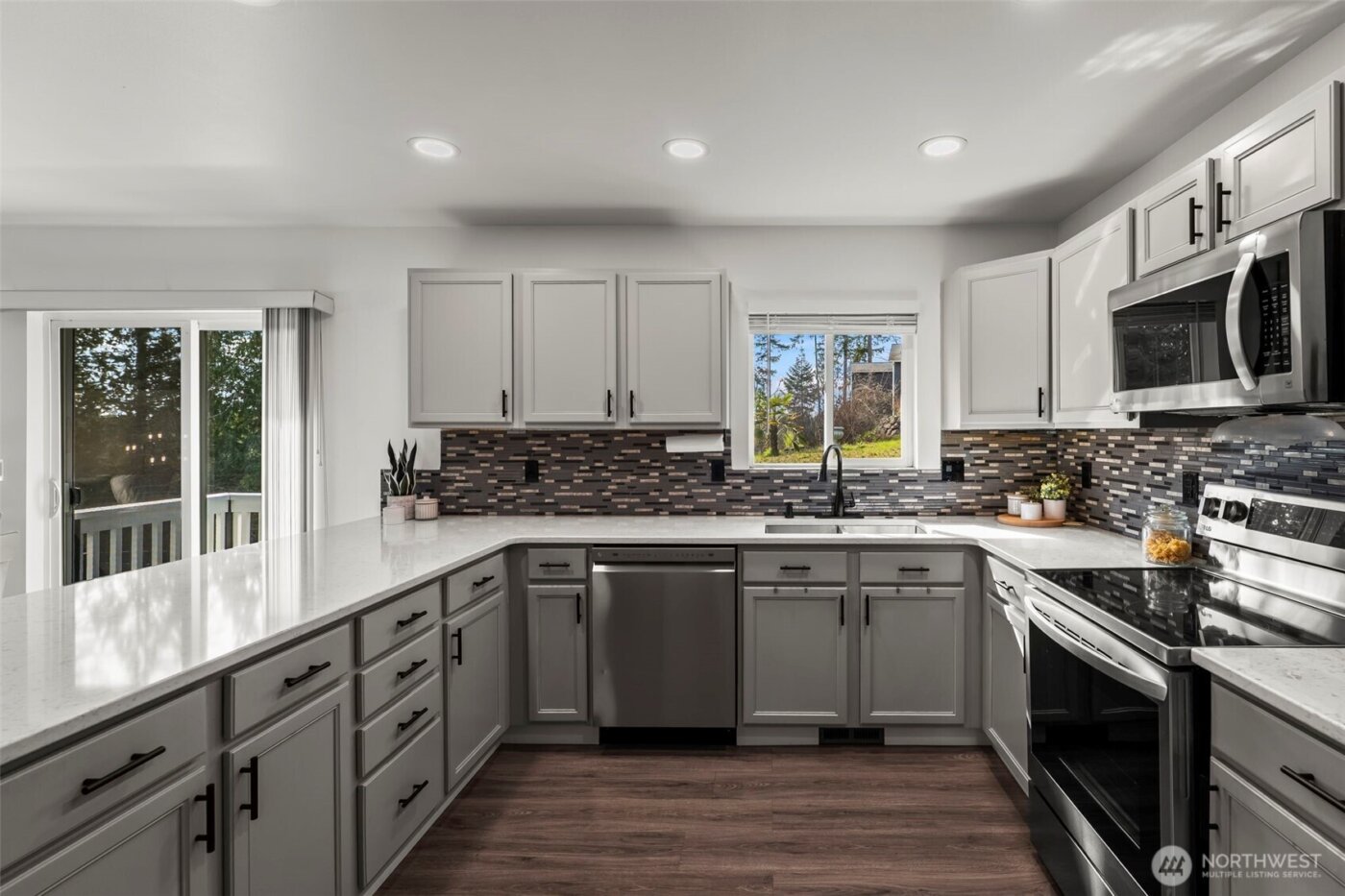 61 E Channel Drive , Allyn, WA 98524