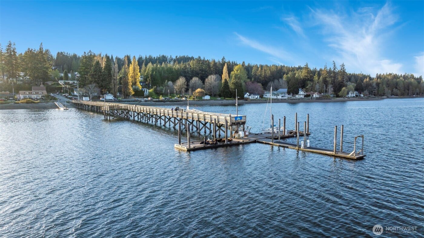 61 E Channel Drive , Allyn, WA 98524