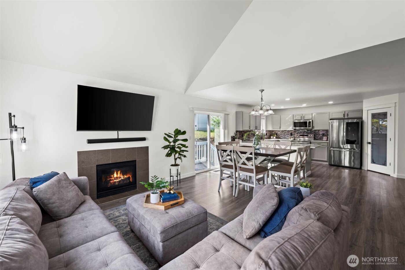 61 E Channel Drive , Allyn, WA 98524