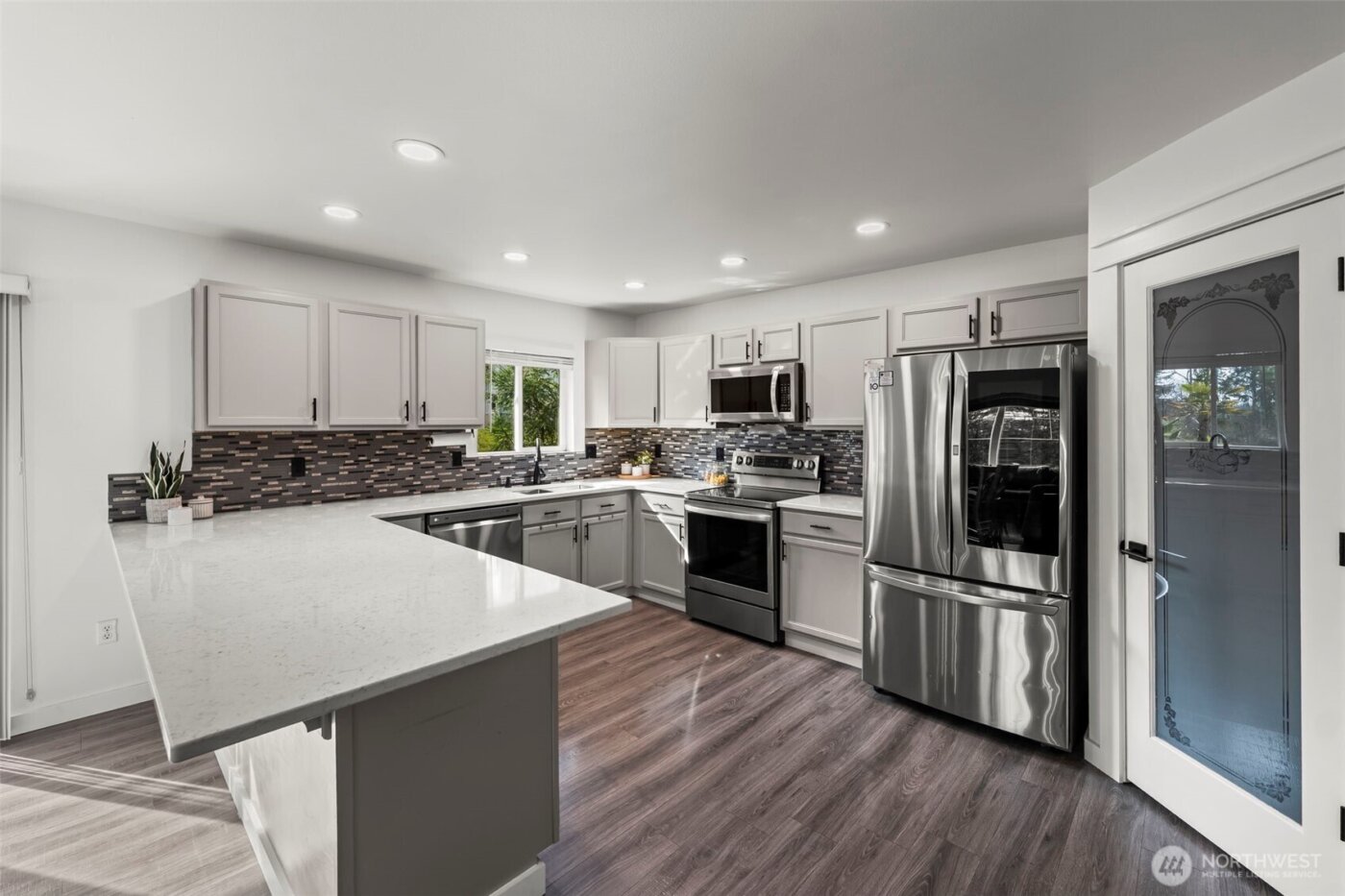 61 E Channel Drive , Allyn, WA 98524