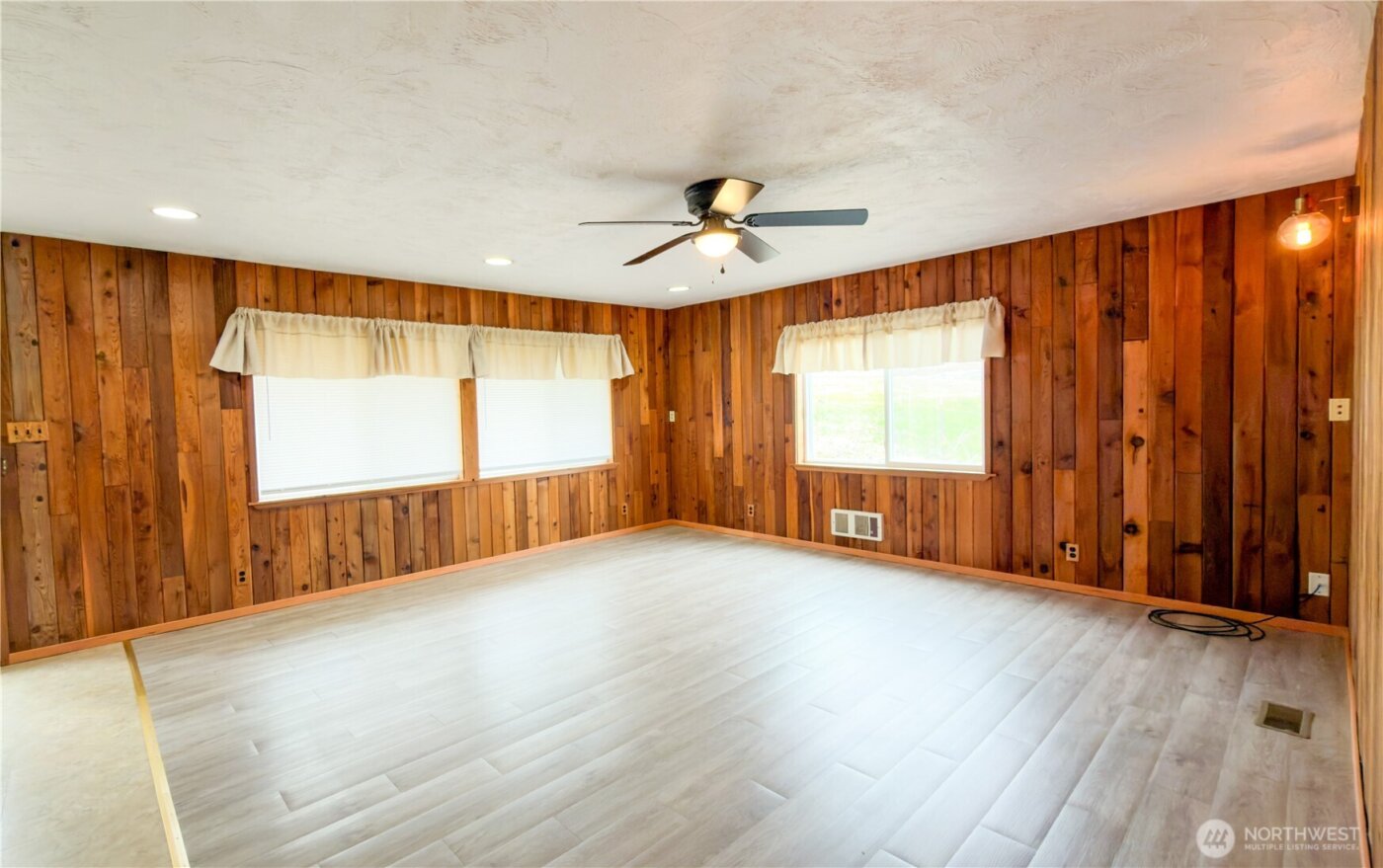 170 E Lakeland Drive , Allyn, WA 98524