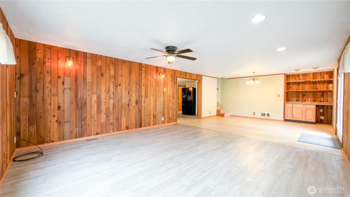 170 E Lakeland Drive , Allyn, WA 98524