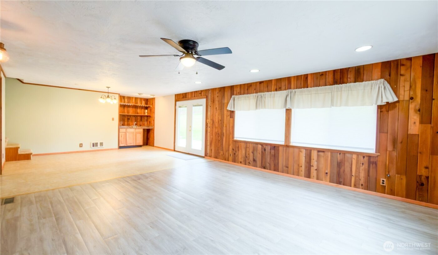 170 E Lakeland Drive , Allyn, WA 98524