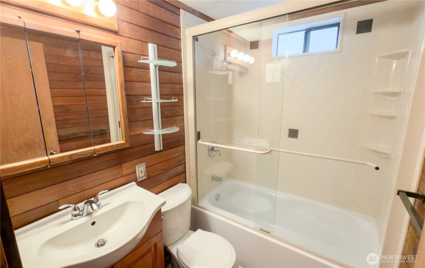 170 E Lakeland Drive , Allyn, WA 98524