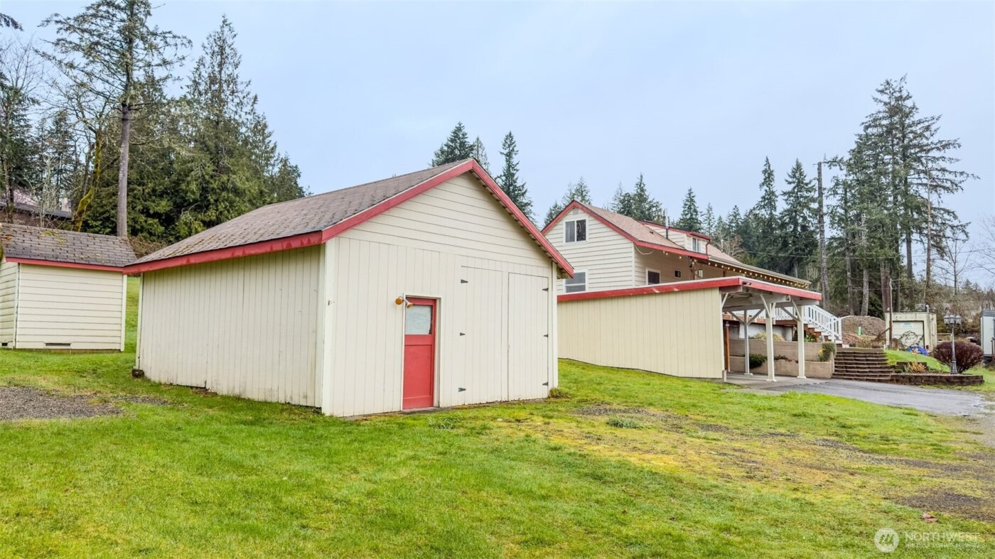 170 E Lakeland Drive , Allyn, WA 98524
