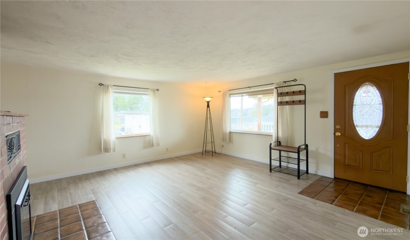 170 E Lakeland Drive , Allyn, WA 98524