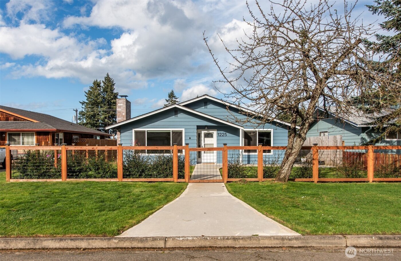 1225 W 17th St , Port Angeles, WA 98363