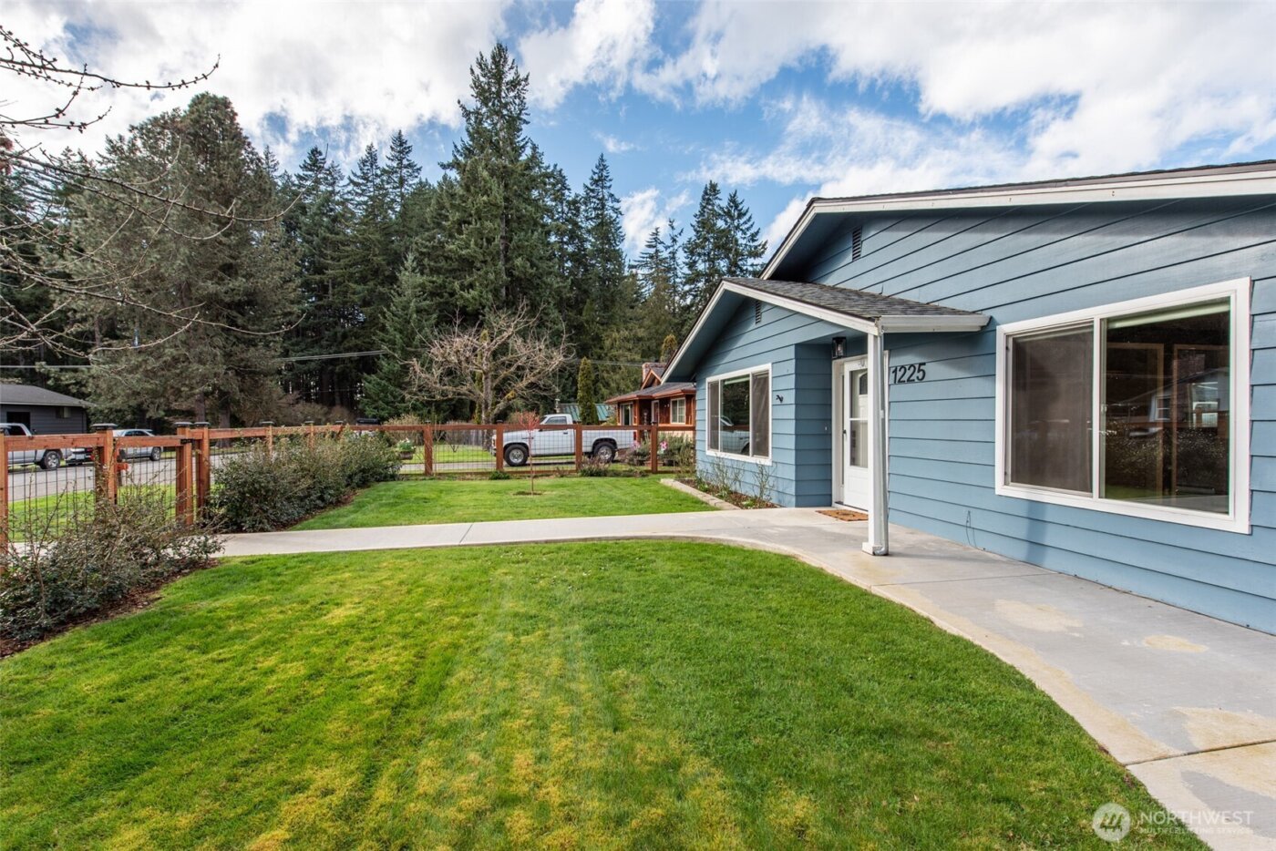 1225 W 17th St , Port Angeles, WA 98363