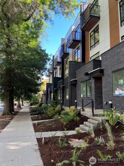 2108 1st Avenue N, Seattle, WA 98109 - Photo 3