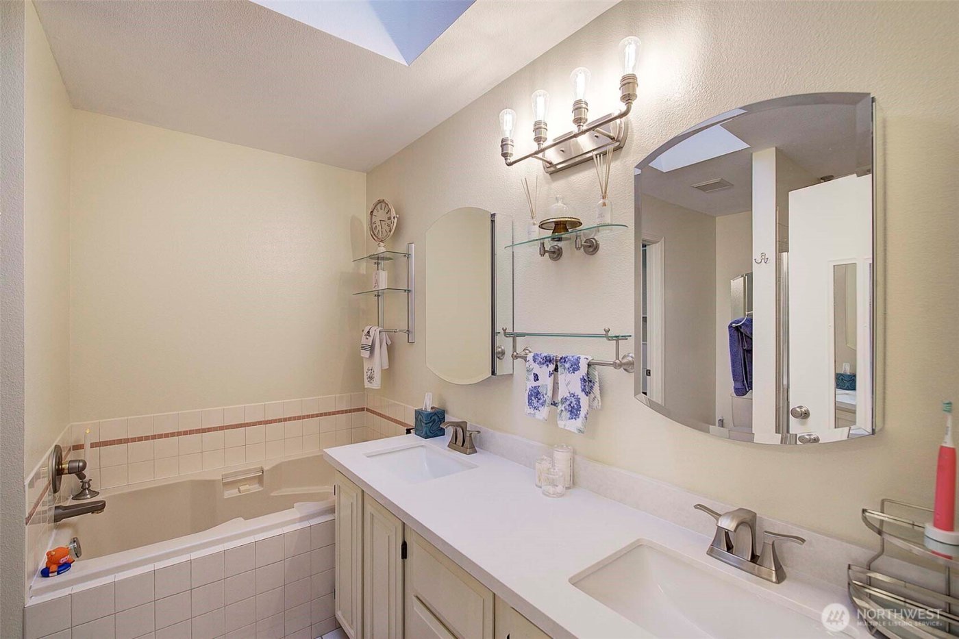 929 224th Avenue NE, Sammamish, WA 98074-6897