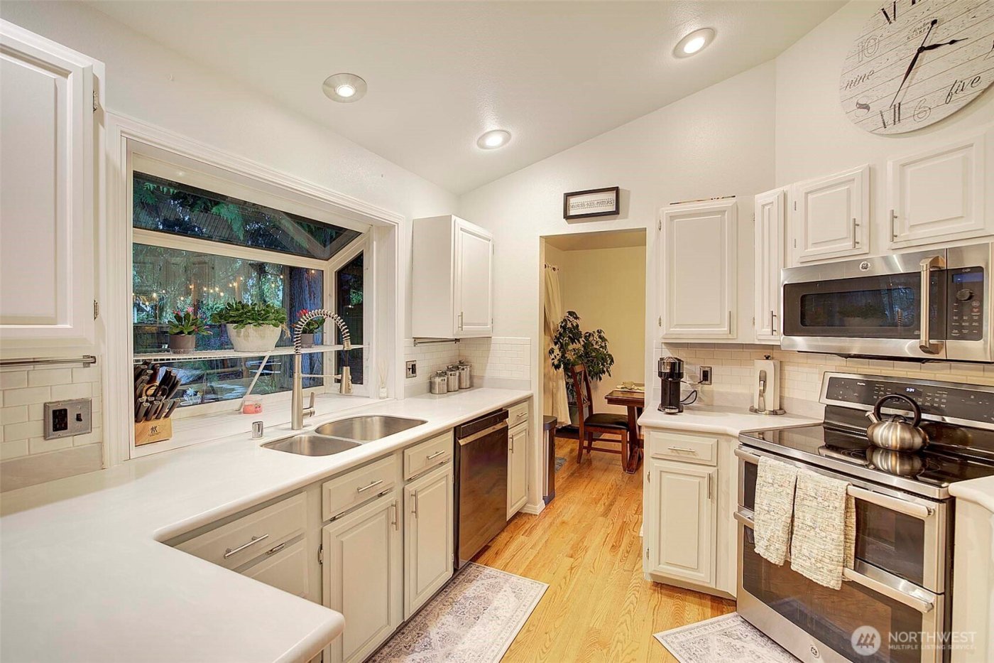 929 224th Avenue NE, Sammamish, WA 98074-6897