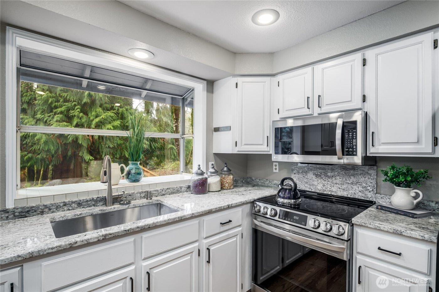 17215 NE 132nd Place , Redmond, WA 98052-2152