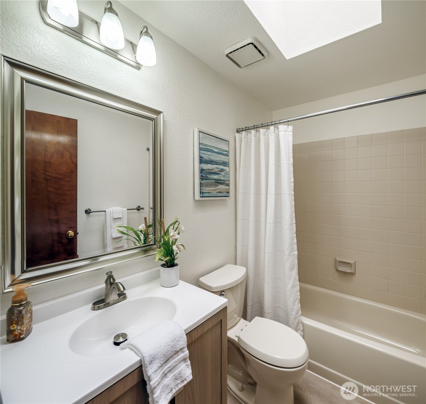 17215 NE 132nd Place , Redmond, WA 98052-2152